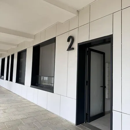 Kontakt Lägenhet Tirana