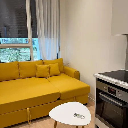 Kontakt Lägenhet Tirana