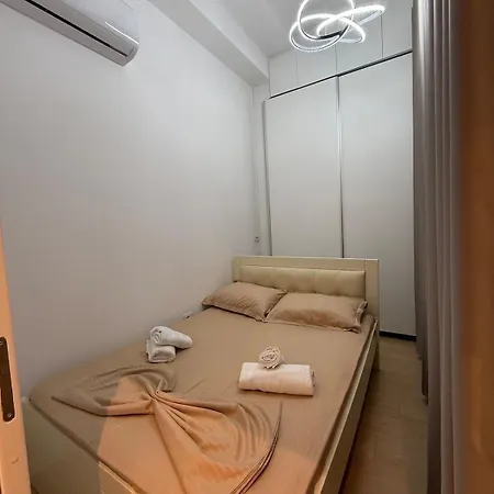 Kontakt ティラナ